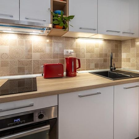 Two-Bedroom Apartment In The Centre Makarska Exterior foto