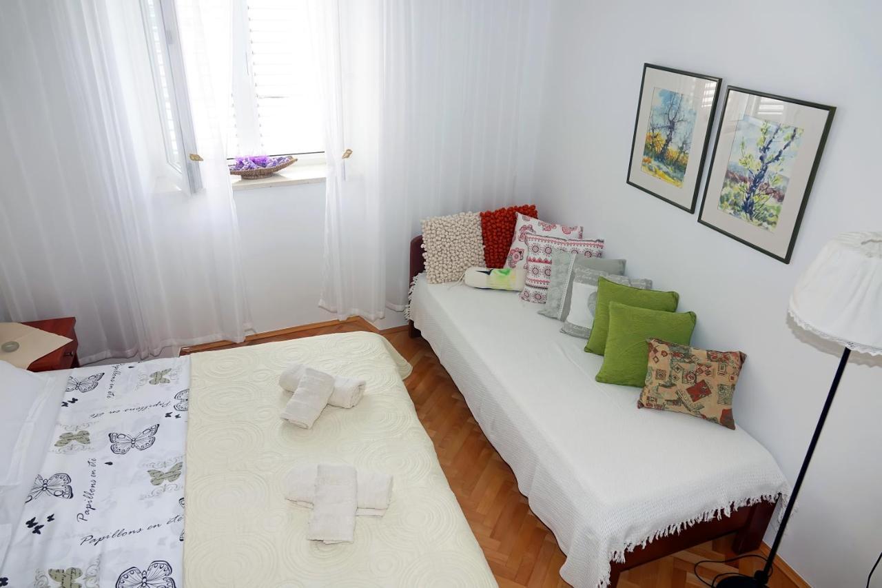 Two-Bedroom Apartment In The Centre Makarska Exterior foto