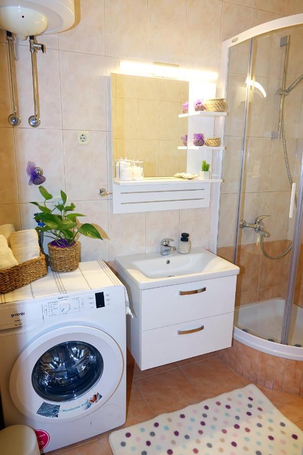 Two-Bedroom Apartment In The Centre Makarska Exterior foto