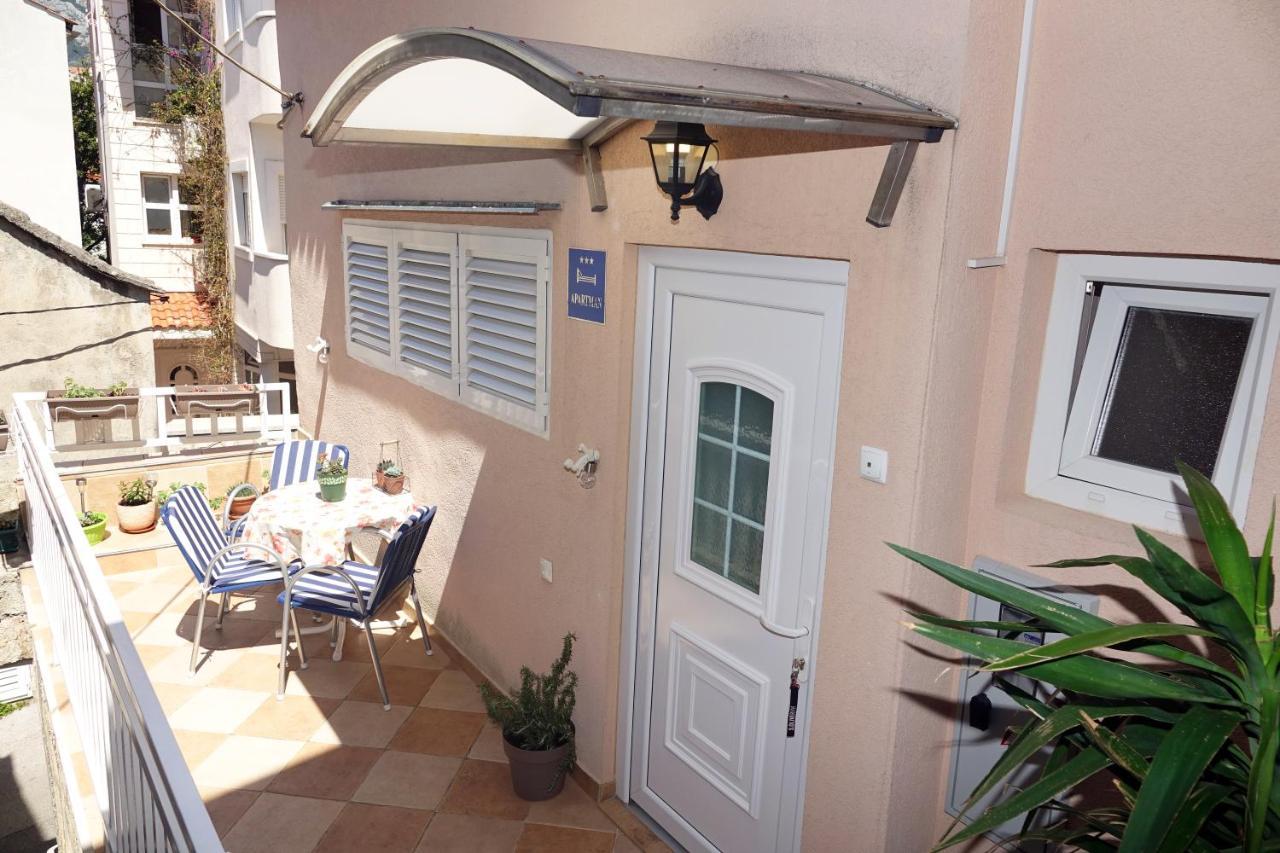 Two-Bedroom Apartment In The Centre Makarska Exterior foto