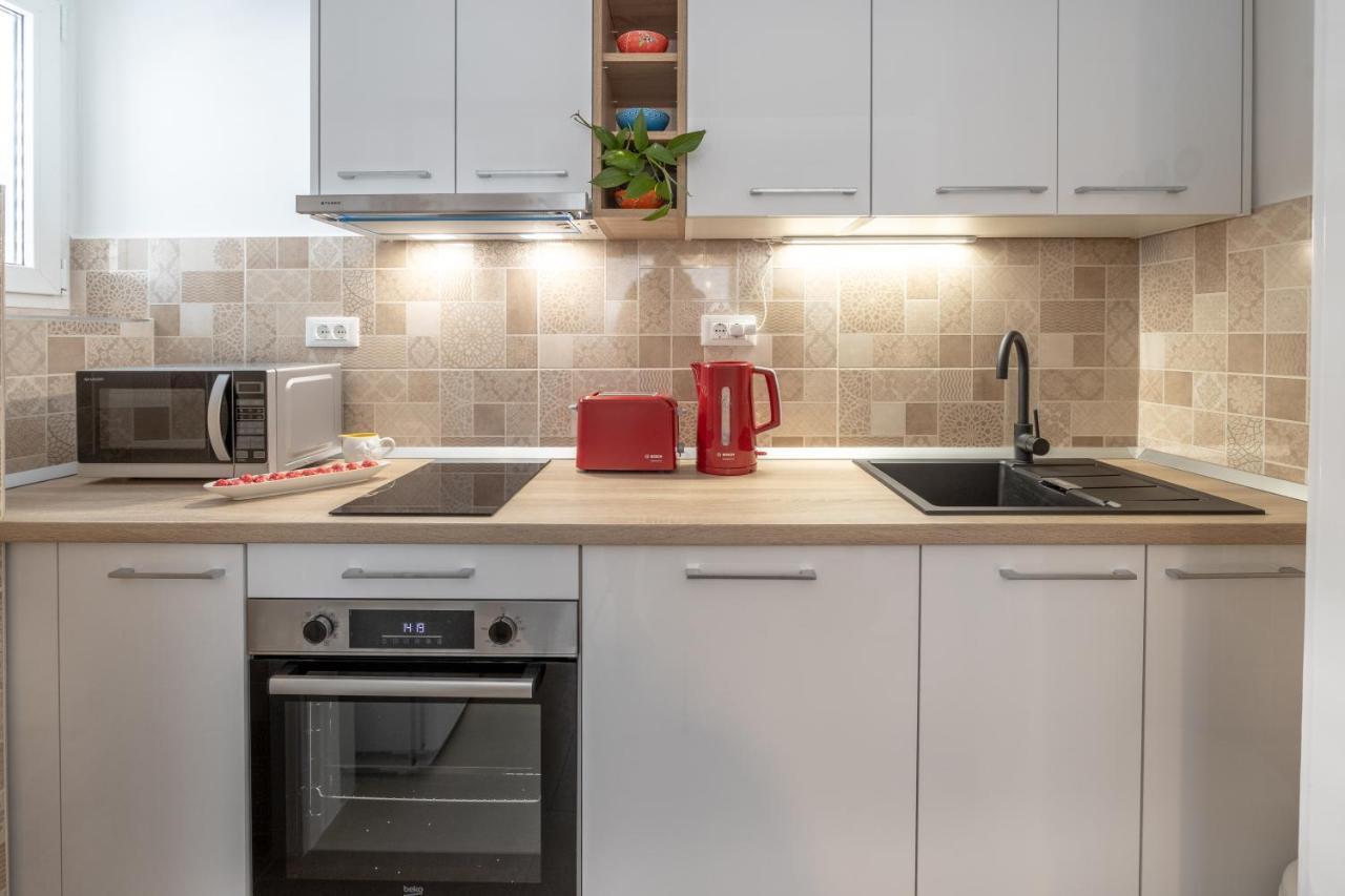 Two-Bedroom Apartment In The Centre Makarska Exterior foto