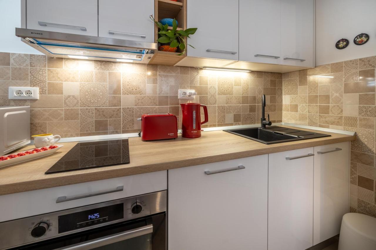 Two-Bedroom Apartment In The Centre Makarska Exterior foto
